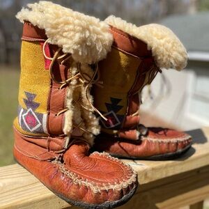 Black Dog Rise Handmade Custom Native American Mukluks Moccasins Boots Mens 11